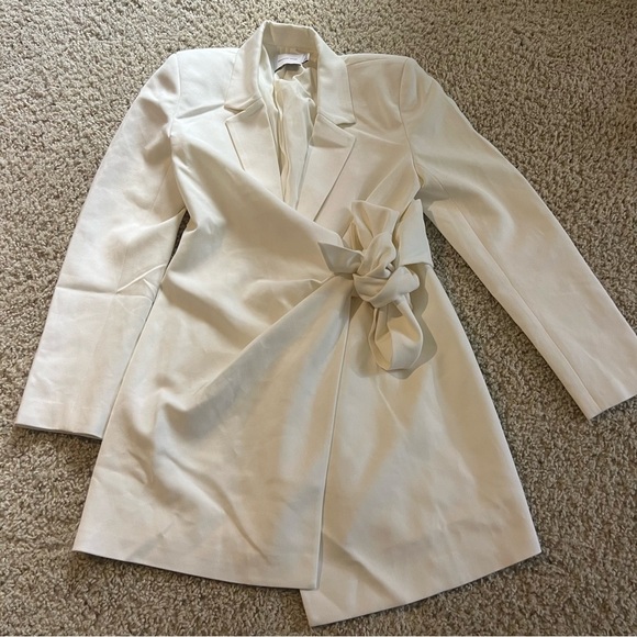 Significant Other Nula Blazer Dress in Cream - Picture 4 of 10